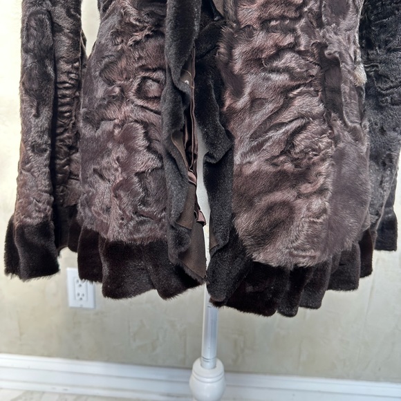Beautiful Persian Lamb Jacket with Outline of Shaved Fur - Picture 3 of 6